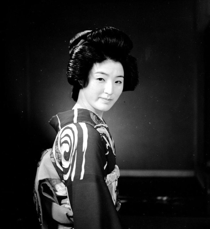 商女不知亡国恨:战败后的日本艺妓(5)_历史·映