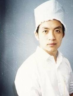 为啥顾城总戴那顶奇怪的帽子? 