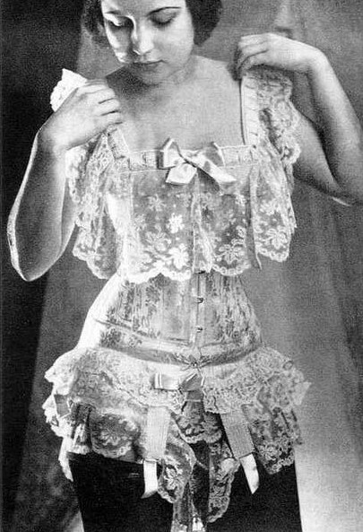 蛮腰女郎!探秘欧洲束腰风俗 比裹脚还残忍(2)