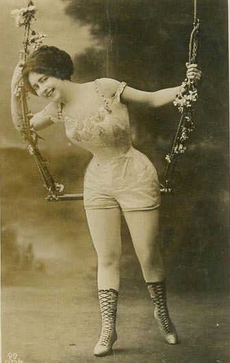 探秘欧洲“束腰”风俗 比裹脚还残忍(10)_环球风云 _光明网