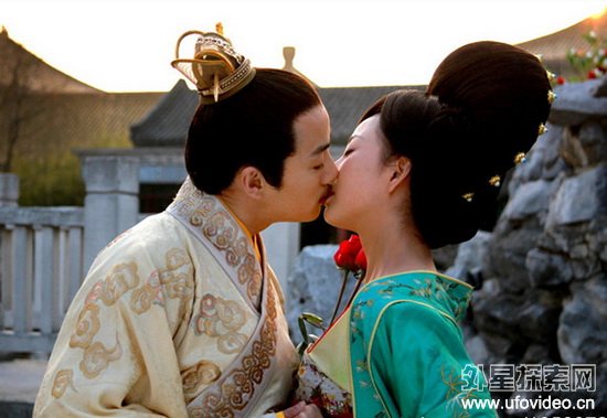 痴情:爬进棺材竟和已死皇后同房(7)