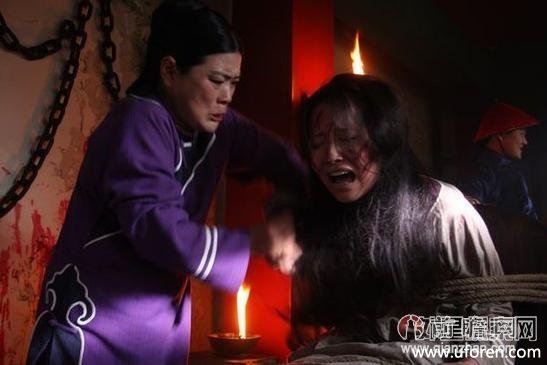 潘金莲<em>虐待丫头</em>的变态手段 抹狗屎/赤身鞭打/掐