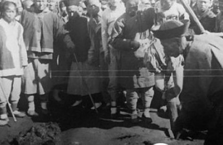 清朝<em>女性凌迟</em>处死现场 <em>被凌迟</em>处死<em>的女人</em>(2)_历