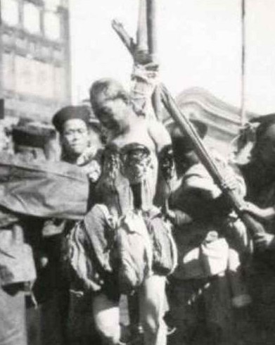 清朝<em>女性凌迟</em>处死现场 <em>被凌迟</em>处死<em>的女人</em>(3)_历