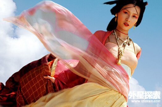 古代女人<em>胸衣</em>隐藏的秘密:三点定江山(1)_历史要