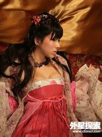 古代女人<em>胸衣隐藏</em>的秘密:三点定江山(11)_历史