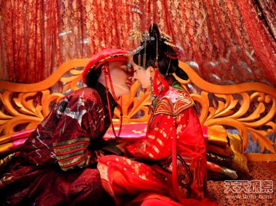 古代<em>男女</em>竟然如此闹洞房 令人脸红心跳(7)_历史