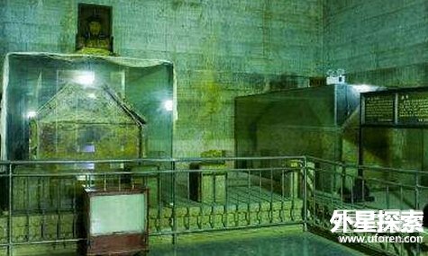 盗墓贼惊魂一幕:乾隆棺椁竟自己走动(7)