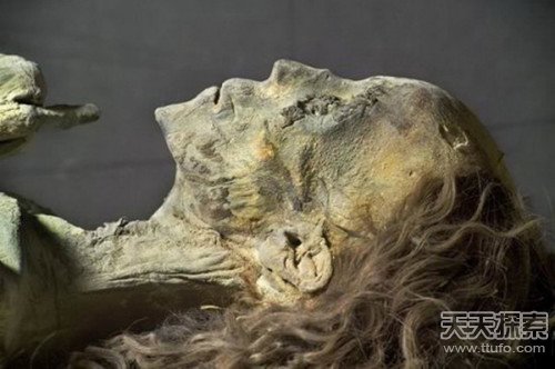 古墓千年睡美人:可见丰满乳房(1)