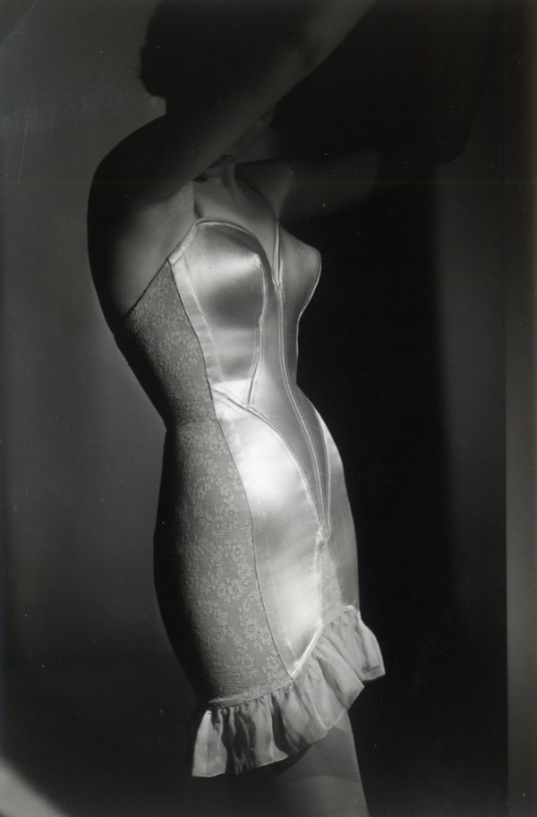 女性<em>胸罩百年变迁</em>史:从导弹式到隐形式(5)_历史