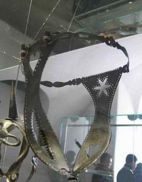 古代女子神秘性器具及性惩罚工具曝光(25)