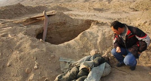 惊﹗吐鲁番火焰山下发现5具清代乾尸(2)_历史要闻 _光明网