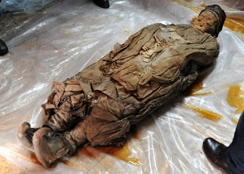 美艳古尸少妇 宽衣解带脱13件衣裙(4)