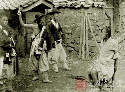 古代日本惩罚女人变态酷刑(1)图片