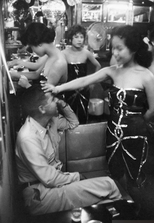 图揭80年代开放的日本 性感<em>暴露</em>制服<em>女郎</em>(1)_