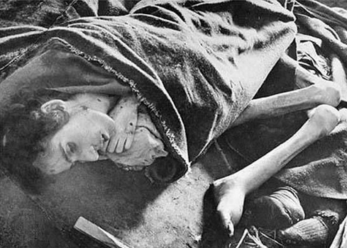 惨绝人寰:奥斯维辛集中营女囚犯被残害旧照(2