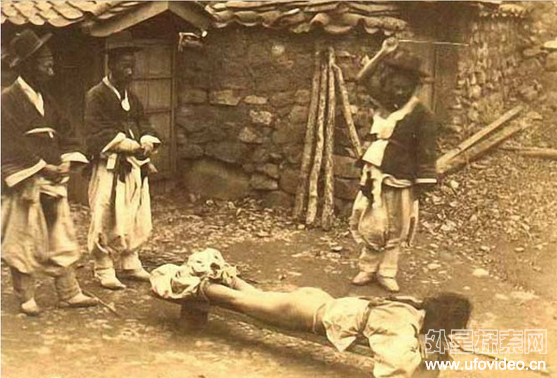 实拍各国古代<em>脱</em>裤子<em>打屁股</em>的笞刑现场 最没尊