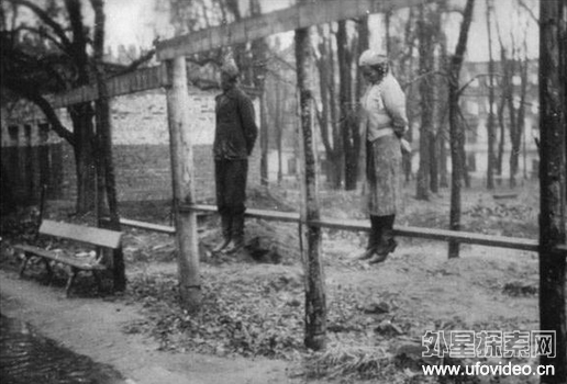 二战绞刑处死囚犯的真实老照片(9)