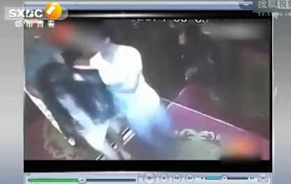 监拍醉酒<em>美女找</em>代驾遭暗算 被扒光拍裸照勒索