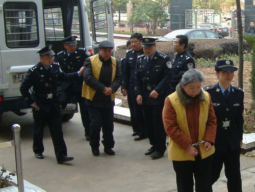 湖北襄阳烟草局原局长受贿 与妻子双双获刑