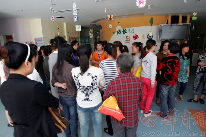 幼儿园老师让30多幼儿自扇嘴巴 因吃饭前有人