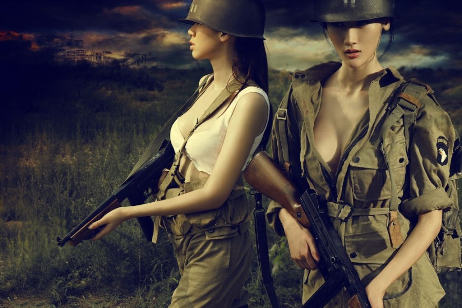 另类二战:性感美女扮美军模拟作战(2)_光明网