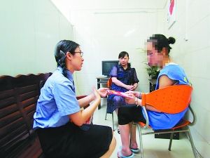 2名15岁女孩相约<em>自杀</em> 1人杀死对方后<em>自杀</em>未遂