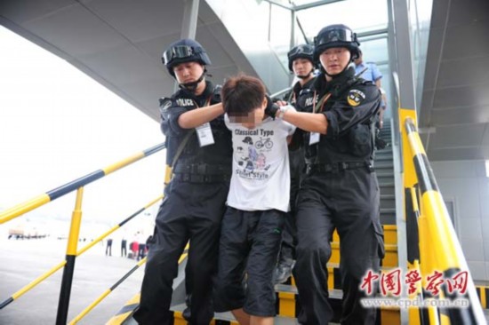 云南富源特大抢劫 杀人 案两少年连杀7人夺8命