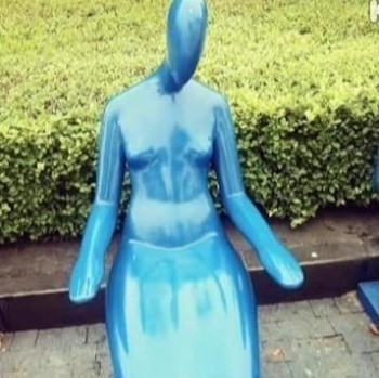 婐女坐椅图片