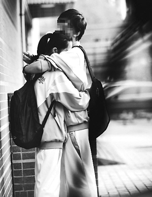 少男<em>少女</em>偷食禁果<em>男孩</em>一律判<em>强奸</em>? 律师:应区