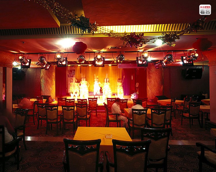 中国洗浴城揭秘:帝王符号与性暗示图像反复出