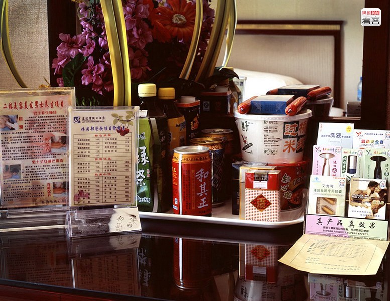 中国洗浴城揭秘:帝王符号与性暗示图像反复出