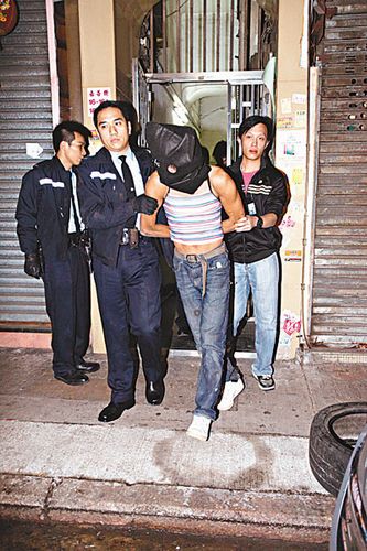 港一易服癖<em>男子戴</em>着<em>胸罩</em> 居民区行窃被逮 _社