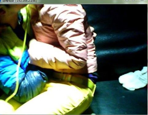 男女网吧包厢内亲热 遭偷拍激情视频照曝光[组