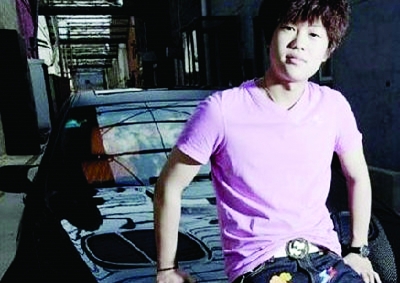 香港一名百亿富商被女友百刀砍死 50城管强拆