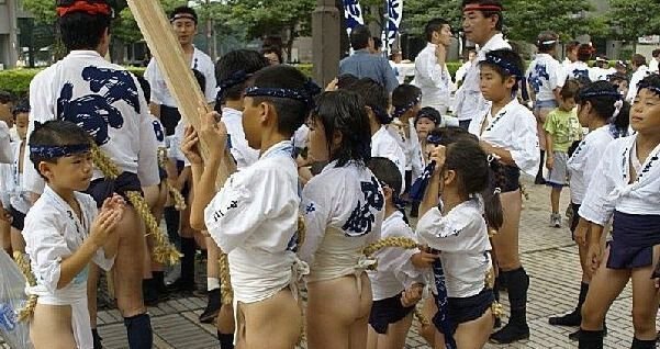 揭秘日本<em>女子</em>相扑 小女孩裸半身厮杀(高清组图