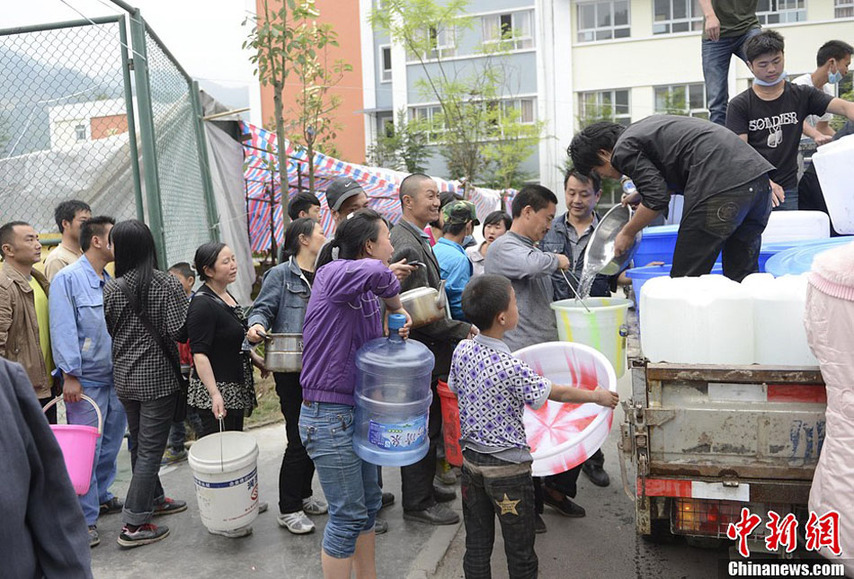 雅安市宝川县人口_...日,救护人员在四川省雅安市宝兴县灵关镇转移一名伤员