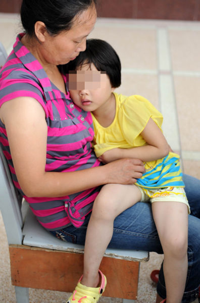 福建泉州5岁女童遭性侵后感染性病(组图)(1)_案
