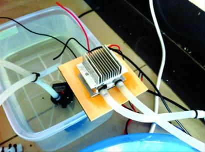 南京一大学生自制水冷床垫解暑 成本不到200元