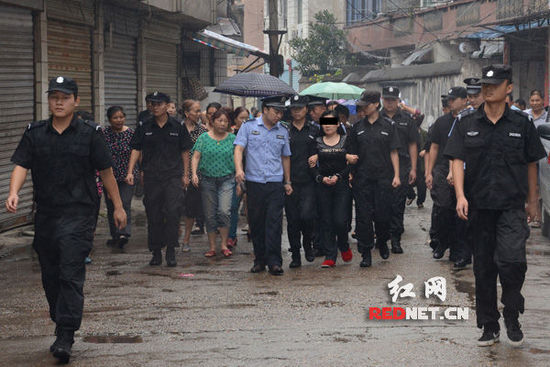  女子 为留住 男友 冒充护士偷走新生男婴(1)_图片