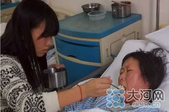 郑州女生典身救母 愿无偿打工10年换妈妈活着