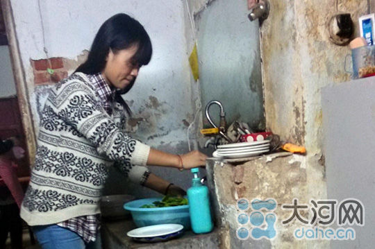 郑州女生典身救母 愿无偿打工10年换妈妈活着