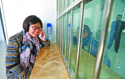 少年盗窃入狱无人探视 小学老师当7年 爱心妈