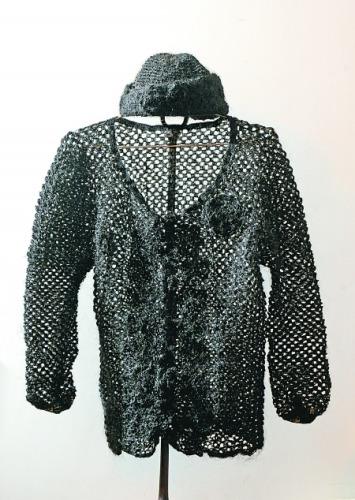 女子用11万根头发编织衣帽 为留住青春记忆(图