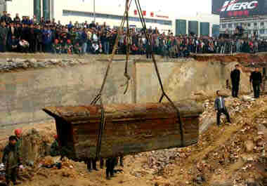 百年古棺开棺惊呆众人 百年大户<em>女尸</em>不腐(17)_