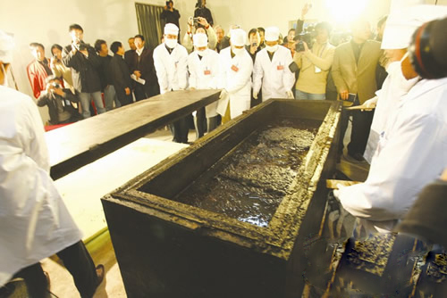 百年古棺开棺惊呆众人 百年大户<em>女尸</em>不腐(20)_