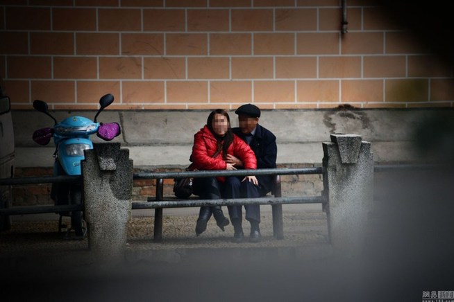 广西<em>南宁</em>街头现老人性<em>服务</em> 收费20-60元(7)_