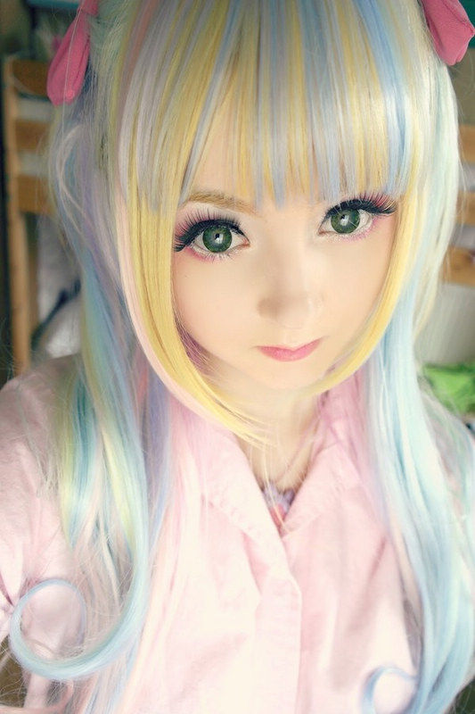 英国白化病<em>少女</em>走红 <em>爱玩</em>动漫游戏角色扮演(5