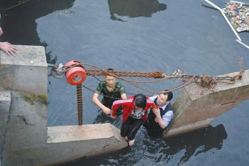 12岁留守少女为情所困 跳河轻生(图)