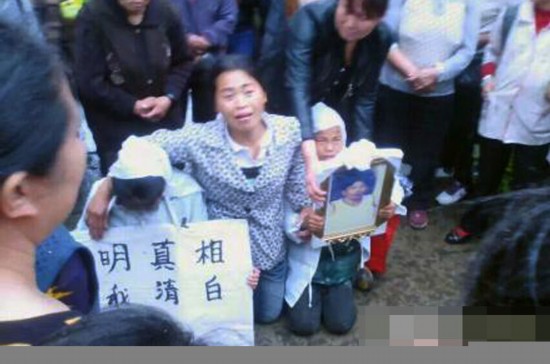 云南一男子疑驾车堵镇政府上访 遭特警开12枪
